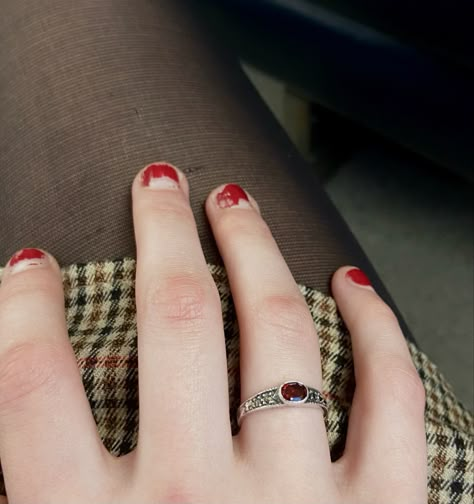 Chipped Red Nail Polish, Chipped Nails Aesthetic, Red Nail Polish Aesthetic, Chipped Nail Polish Aesthetic, Vicky Core, Red Painted Nails, Nail Polish Aesthetic, Polish Aesthetic, Polish Core