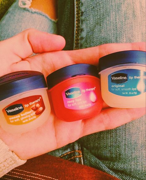 Vasline Aesthetic Pic, Vaseline Aesthetic Photo, Vaseline Aesthetic, Moisturizer Aesthetic, Vaseline Uses, Diy Makeup Remover, Lip Tips, Rosy Lips, Pretty Life