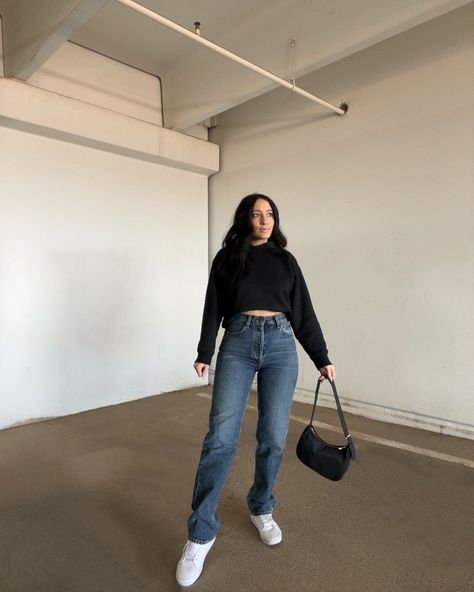 D A N I on Instagram: “Back to black with this casual outfit today • the coziest sweatshirt paired with my newest pair of @agolde jeans and high top @vans •…” Casual Neutral Outfits, White High Top Vans, Agolde Jeans, White High Tops, Jeans Cropped, Sweatshirt White, High Top Vans, Cropped Sweatshirt, Neutral Outfit