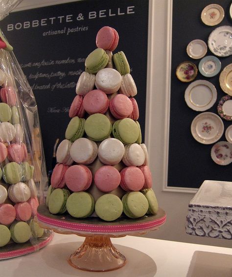 Macaron Tree, Macaroon Tree, Macaroon Christmas Tree, Macaroons Christmas, Macaron Decoration, Holiday Recipies, Nutcracker Christmas Party, Alternative Wedding Cakes, Paris Birthday