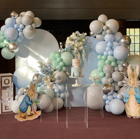 Peter Rabbit Balloon Ideas, Peter Rabbit Centerpiece, Easter Baby Shower Ideas Boy, Peter Rabbit Balloon Garland, Peter Rabbit Decor, Peter Rabbit Birthday Party Decorations, Peter Rabbit Baby Shower Ideas Boys, Peter Rabbit Balloons, Rabbit Theme Party