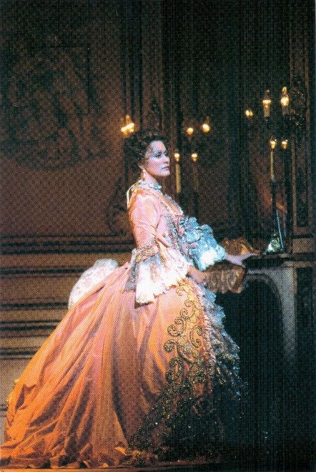 Kiri Te Kanawa as the Countess in Capriccio. Kiri Te Kanawa, Drag Clothing, Richard Strauss, Christine Daae, Classical Musicians, 18th Century Dress, Theatre Company, Opera Singers, Phantom Of The Opera