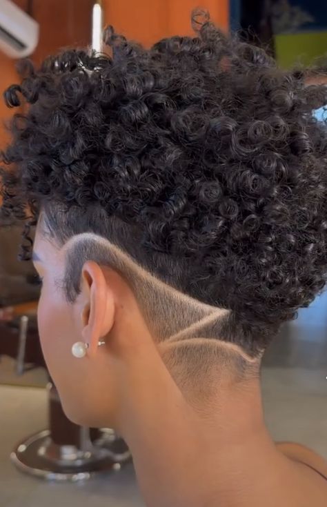 Afro Undercut Women, Black Woman Mohawk, Shaved Hair Designs Undercut, Haircut Designs For Women Black, Under Cut For Woman, Undercut Styles For Women, Curly Haircuts Short, Pixie Hairstyles Short, Pixie Cut Curly Hair