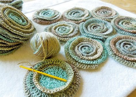 شال كروشيه, Form Crochet, Crochet Circles, Crochet Fashion Patterns, Freeform Crochet, Crochet Motifs, Granny Square Crochet Pattern, Crochet Flower Patterns, Crochet Rug