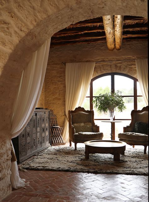 Villa Anouk Essaouira, the ultimate Beldichic | Janice Issitt Life and Style Italian House Interior, Italian Villa Interior Design, Arch Decoration Ideas, Italian Villa Interior, Italian Country House, Italian Style Home, Tuscan Interior, Arizona Decor, Cool Interior