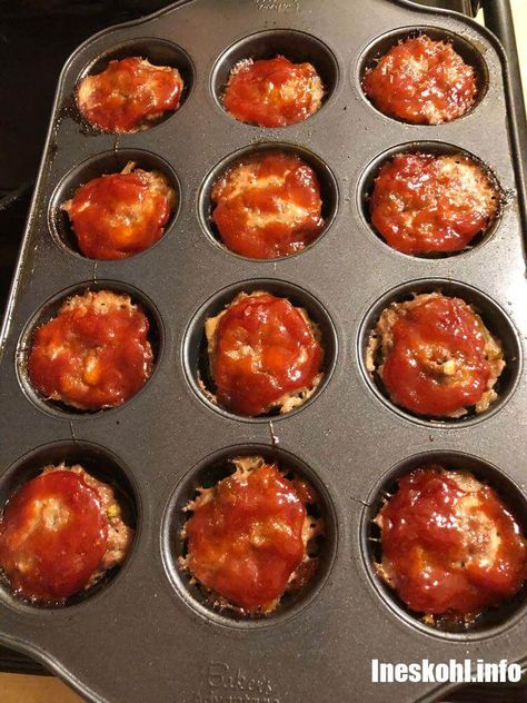 Muffin Meatloaf, Meatloaf Mini, Toni's Recipes, Hamburger Meal, Hamburger Dinner, Ineskohl Kitchen, Baking Cabinet, Sweet Hawaiian Crockpot Chicken Recipe, Muffin Pan Recipes