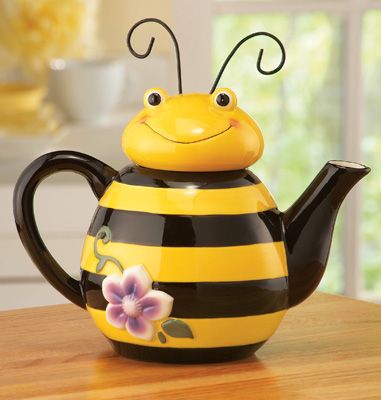 Bee Shaped Ceramic Kitchen Teapot Bee Teapot, Unique Tea, Collections Etc, Bee Decor, Teapots And Cups, Ceramic Kitchen, Chocolate Pots, Bees Knees, Ceramic Teapots