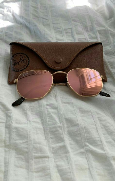 Tj Maxx Purses, Glasses Frames For Girl, Optical Glasses Women, Shade Sunglasses, Hexagon Sunglasses, Glasses Trends, Luxury Jewelry Box, Trendy Glasses, Gold Frames