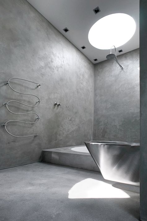 Dwell - We Summer in the Hamptons Circular Bathtub, Brutalist Bathroom, Denmark House, Attic Kitchen, Attic Decor, Minimalist Bathroom Design, Concrete Bathroom, Attic Flooring, Bright Bathroom