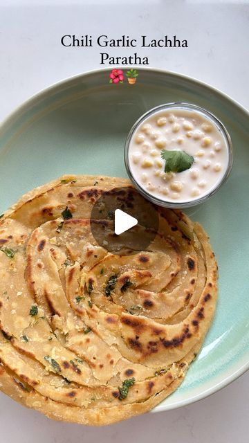 Garlic Paratha, Lachha Paratha, Wheat Flour Recipes, Paratha Recipes, Chapati, Flour Recipes, Coriander Leaves, Chopped Garlic, Green Chilies