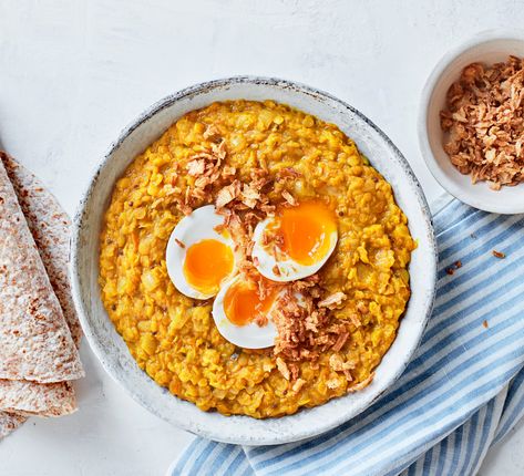 Butternut squash dhal with eggs and crispy onions Squash And Eggs, Coconut Dal, Lentil Dal Recipe, Jammy Eggs, Dahl Recipe, Veggie Mains, Dhal Recipe, Healthy Butternut Squash, Easy Butternut Squash