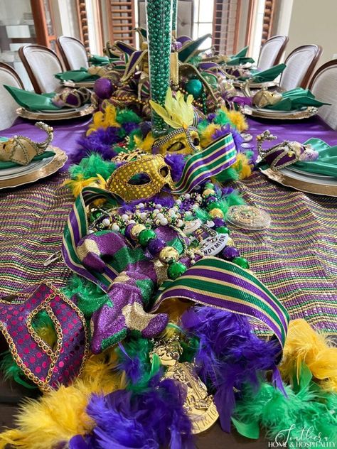 Want to let the good times roll for a special dinner? Here are 30 things you can use to make a fun, colorful, and inexpensive Mardi Gras tablescape! Marci Gras Table Decorations, Mardi Gras Sweet 16, Mardi Gras Bridal Shower Ideas, Mardi Gras Table Setting, Mardi Gras Table Decor, Mardi Gras Table Centerpiece Ideas, Mardi Gras Table Decorations, Mardi Gras Gala, Tea Tablescapes