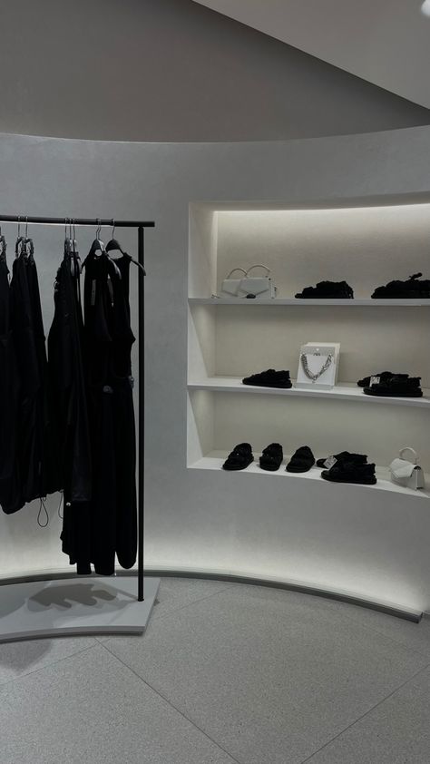 #zara #zaraoutfit #zarastyle #aesthetic #warsaw Botique Interiors, Zara Aesthetic, Zara Store, Zara Outfit, Zara Fashion, Instagram Feed Ideas, Store Interior, Shop Interiors, Women Clothing Boutique