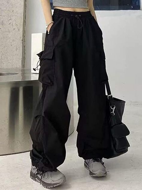 Black Baggy Pants Women, Cyberpunk Baggy Clothes, Baggy Grunge Pants, Edgy Baggy Cargo Pants, Acubi Bottoms, Black Baggy Cargo Pants Outfit, Baggy Black Cargo Pants Outfit, Black Baggy Outfit, Black Baggy Pants Outfit