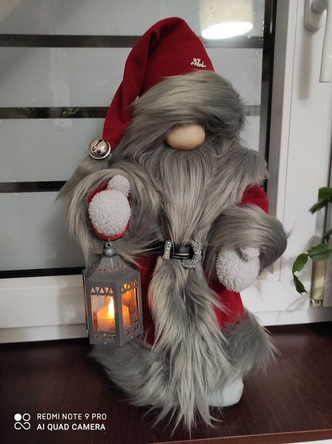 Gnome Bathroom Ideas, Christmas Elf Ideas, Reindeer Gnome, Christmas Knomes, Dollar Tree Crafts Diy, Sock Gnomes, Holiday Gnomes, Gnomes Diy, Elf Ideas