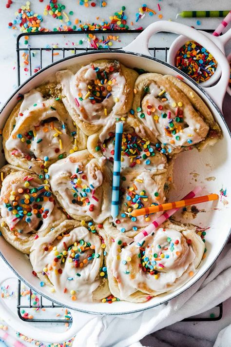 Birthday Cake Sweet Rolls | This sweet roll dough is my mother-in-law's recipe and it is so, so perfect.  I did a twist on the filling and icing to make them extra special and perfect for a birthday celebration! || Oh So Delicioso Birthday Cake Filling, Kids Birthday Breakfast, Sweet Roll Dough, Cake Cinnamon Rolls, Fluffy Rolls, Cake Cinnamon, Make Birthday Cake, Funfetti Cake Mix, Cake Filling