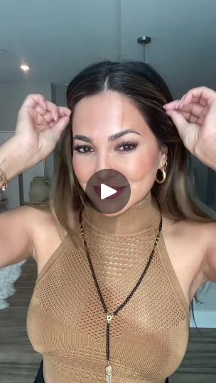 Lina Noory, Hair Tuck, Hair Hack, Pulled Back Hairstyles, Hair Flow, Air Dry Hair, Hair Tutorials For Medium Hair, Coily Hair, Open Arms