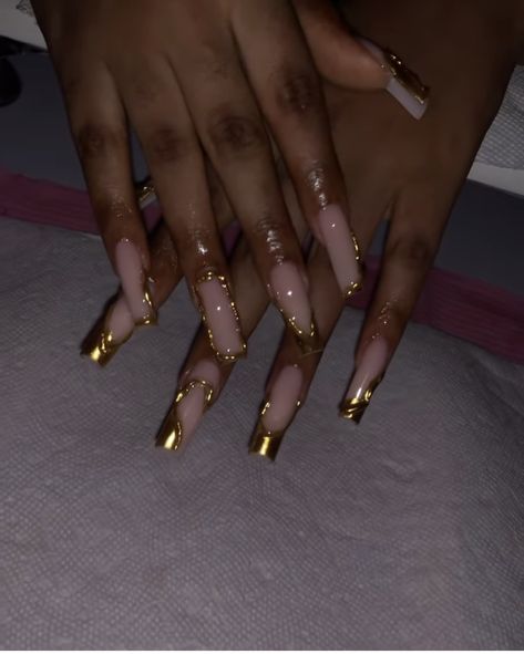 Gold Chrome Accent Nail, Molten Chrome Nails, Gold Stilleto Nails Designs, Gold Nails Medium Length, Nails Inspo For Dark Skin, Gold Duck Nails, Gold Drip Nails, Birthday Nails Gold, Birthday Nails Black Women