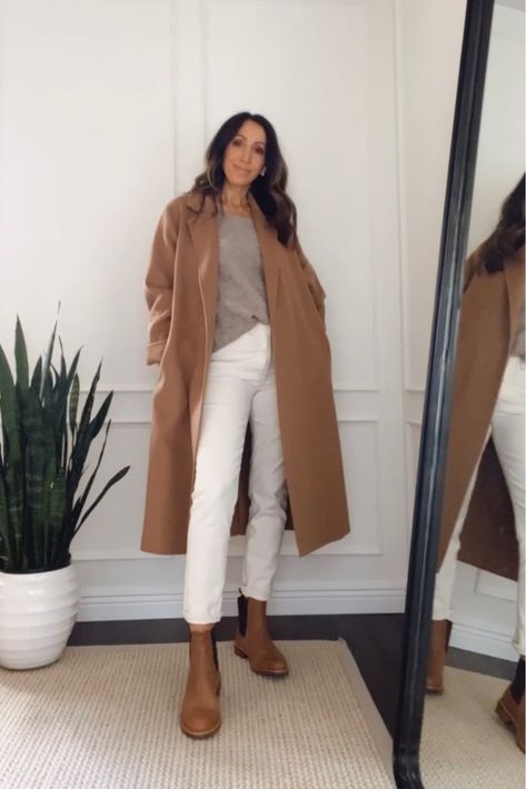 Brown Boots Women Outfit Winter, Brown Chelsea Boots Outfit Women Work, Cognac Chelsea Boots Outfit, Dark Brown Chelsea Boots Outfit Women, Light Brown Chelsea Boots Outfit, Light Brown Ankle Boots Outfit, Brown Suede Chelsea Boots Outfit, Cognac Boots Outfit Ankle, Fall Outfits Brown Boots