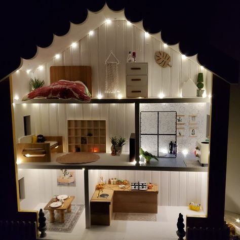 Upcycle Dollhouse, Modern Dollhouse Diy, Boho Dollhouse, Homemade Dollhouse, Barbie House Furniture, Cardboard Castle, Barbie Dollhouse, Lights At Night, Dollhouse Lighting