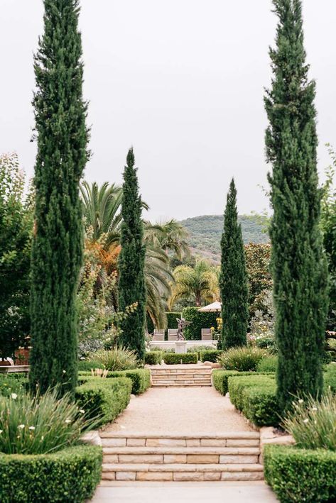 Tuscan Architecture Italian Villa, Italian Garden Design, Montecito Wedding, Wedding Locations California, Gardener Aesthetic, Ceremony Outdoor, Wedding Villa, Romantic Elopement, Small Garden Ideas