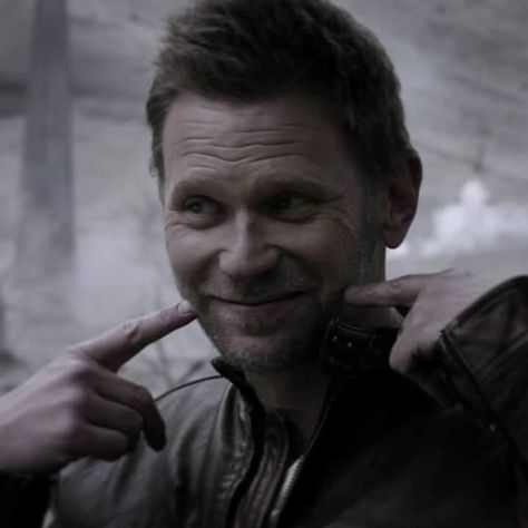 Supernatural Lucifer, Supernatural Characters, Mark Pellegrino, Spn Memes, Castiel Supernatural, Bobby Singer, Supernatural Art, Supernatural Beings, Tv Supernatural