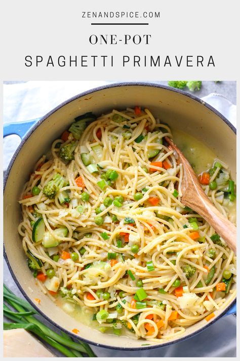 Tender veggies, spaghetti, and a garlicky parmesan sauce make this one-pot spaghetti primavera an easy fix for weeknight dinners. Veggies Spaghetti, Spaghetti Ideas, Spaghetti Primavera, One Pot Spaghetti, One Pot Vegetarian, Pasta Noodle Recipe, Appetizer Sandwiches, Vegan Pasta Recipes, Meatless Dinner