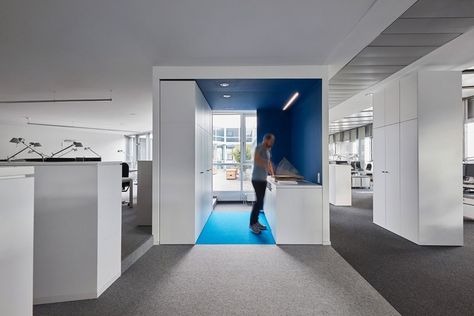 Omnicom Media Group Germany Offices - Düsseldorf - Office Snapshots Group Office, Healthcare Interior Design, Office Pantry, Corporate Interior Design, Advertising And Marketing, Corporate Office Design, Green Office, Shared Office, Office Photo