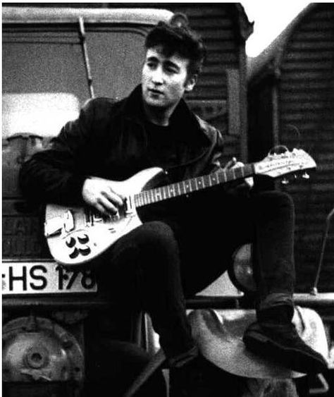 Early Beatles, Bass Guitar Quotes, Yamaha Bass, Happy Birthday John, John Lennon Yoko Ono, Teddy Boy, Guitar Guy, Guitar Fender, John Lennon And Yoko