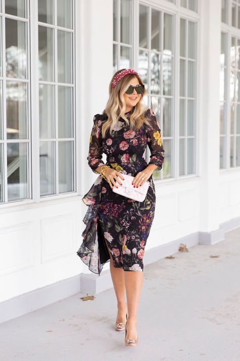 Dark Florals - Krystin Lee Black Floral Dress Outfit, Floral Black Dress, Uni Fashion, 9to5chic Outfits, Krystin Lee, Fashion Mumblr, Outfit Botas, Shoes Manolo Blahnik, Dark Florals