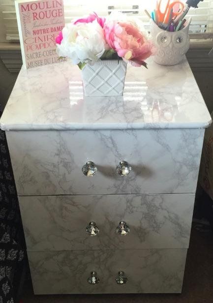 Marble Decor Bedroom, Bedroom List, Marble Dresser, Marble Room Decor, Marble Room, Countertop Backsplash, Marble Vinyl, Indian Bedroom Decor, Diy Dresser Makeover