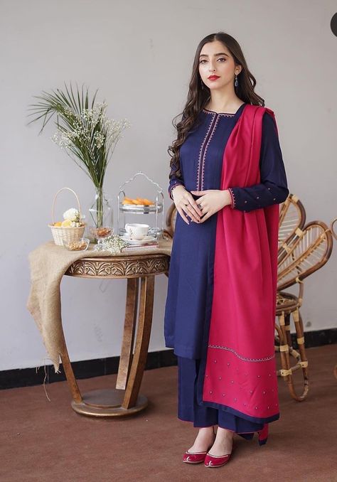 Simple Dress Casual, Simple Frock Design, Simple Frocks, Dresses Design, Simple Kurti Designs, Pakistani Fancy Dresses, Beautiful Pakistani Dresses, Winter Fashion Outfits Casual, Dress Design Patterns