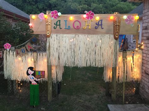 Luah entrance Father Daughter Dance, Luau Party, Father Daughter, Sweet 16, Entrance