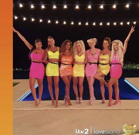 Love Island Outfits, Spirit Week Outfits, Island Party, Friendship Photos, Island Pictures, Bridal Bachelorette Party, Tv Show Outfits, Bachelorette Outfits, Bach Party