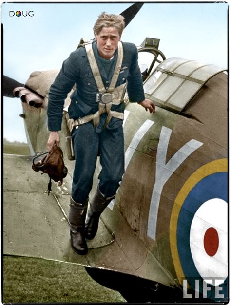 Pilot Officer Albert Gerald Lewis DFC (aged 22) in his Hawker Hurricane Mk.1 (VY-R) P2923 with 85 Squadron RAF at Castle Camps, RAF Debden's satellite airfield in Cambridgeshire. July 1940. Photo Avion, Luftwaffe Planes, Wwii Airplane, Wwii Fighters, Supermarine Spitfire, Ww2 Planes, Battle Of Britain, Military Aviation, Military Photos