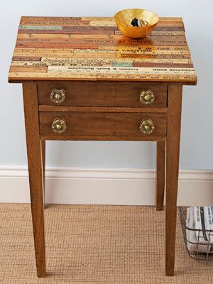 How to transform a side table by covering the top in yardsticks. #diy #furnitureideas Diy Wooden Table, Yard Sticks, Diy Table Top, Wooden Ruler, Green Craft, Wooden Table Top, Crafts From Recycled Materials, Upcycled Crafts, Recycled Crafts