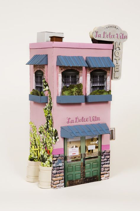 Cardboard City, Cardboard House, Cardboard Art, Paper Crafts Diy Tutorials, Paper Houses, Cardboard Crafts, Paper Toys, Paper Sculpture, Diy Dollhouse