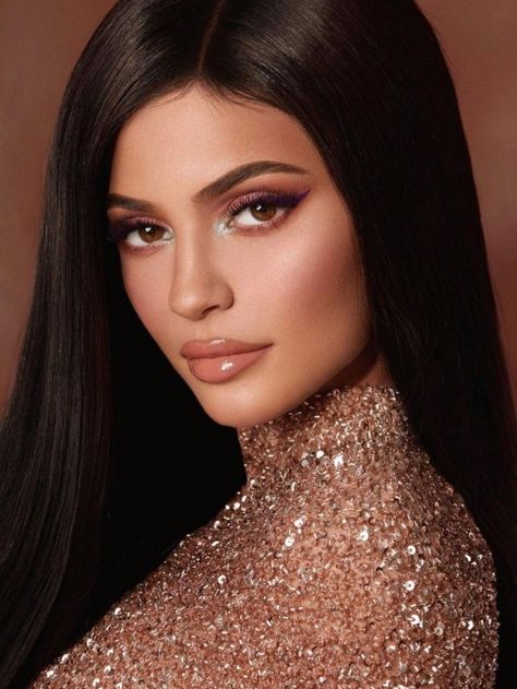 Kylie Jenner Makeup Looks, Makeup Looks Glam, Jenner Makeup, Kylie Jenner Makeup, Kylie Jenner, Makeup Looks, A Woman, Makeup, Hair