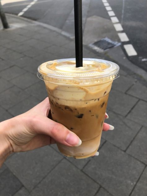 Iced Coffee Aesthetic, Coffee Board, Coffee Queen, Coffee Shop Aesthetic, Coffee Obsession, Food Therapy, Pretty Drinks, Coffee Aesthetic, Aesthetic Coffee