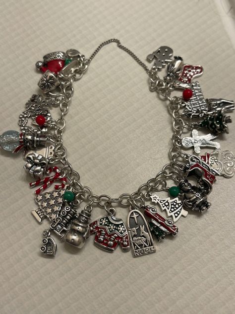 James Avery Christmas Bracelet, James Avery Charm, James Avery Charm Bracelet, Charm Aesthetic, James Avery Bracelet, Themed Bracelets, Charm Ideas, Chalk Ideas, James Avery Charms