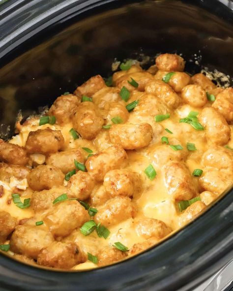 Easy Crock Pot Chicken Bacon Ranch Tater Tot Casserole - Suburban Simplicity Crock Pot Chicken Bacon Ranch, Chicken Bacon Ranch Crockpot, Slow Cooker Chicken Bacon Ranch, Bacon Ranch Tater Tot Casserole, Ranch Tater Tot Casserole, Slow Cooker Chicken Casserole, Best Chicken Casserole, Easy Fall Dinners, Tater Tot Recipes