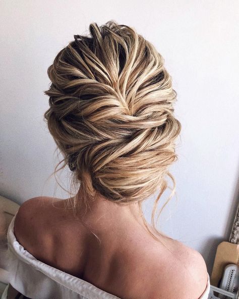 Curly Wedding Updo, Wedding Dress Neckline, Bride Hair Down, Strapless Dress Hairstyles, Messy Hair Updo, Black Wedding Hairstyles, Messy Updo, Updos For Medium Length Hair, Fabulous Wedding