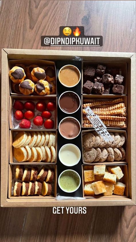 Dunking Box Food, Dunking Box Dessert, Mini Dessert Box Ideas, Dessert Grazing Box Ideas, Dessert Box Ideas, Dessert Box, Food Business Ideas, Party Food Buffet, Dessert Packaging