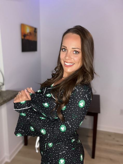 Spotted: @bridgetcondontv in our @celtics sleep set. Who says you can't watch #Game4 in your PJ's!? Visit @nbastore to shop your favorite teams in the #nbaplayoffs! #celtics #nba #itsnotluck #wearbyea #easternconferencefinals #playoffs #boston Celtics Game Outfit, Celtics Game, Basketball Clothing, Nba Merchandise, Erin Andrews, Nba Fashion, Nba Shirts, Game Outfit, Basketball Clothes