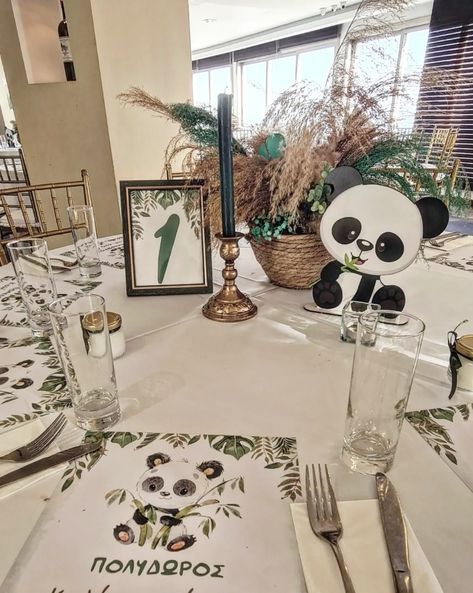 Panda Theme Centerpieces, Christening Themes, Panda Baby Showers, Panda Decorations, Christening Decorations, Baby Shower Table Decorations, Baby Shower Table, Baby Panda, Dried Flower Bouquet