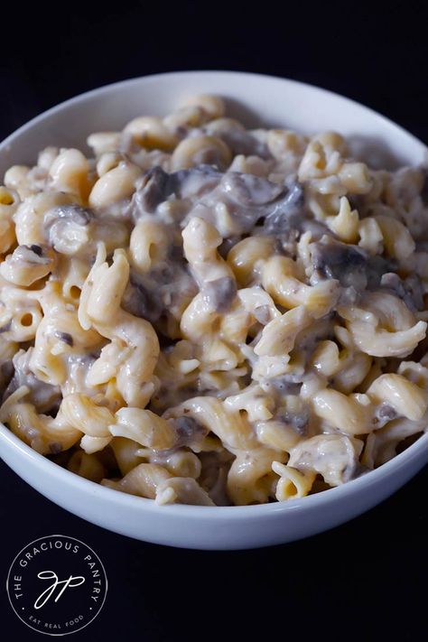 Creamy Garlic Mushroom Pasta Parmesan Quinoa, Garlic Mushroom Pasta, Mushroom Recipes Pasta, Creamy Garlic Mushrooms, Quinoa Recipe, Pasta Pot, Garlic Mushrooms, Quick And Easy Dinner, Mushroom Pasta