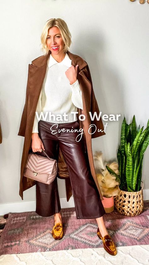 Brown Leather Trousers Outfits, Outfits Going Out Night, Brown Leather Trousers, Blue Autumn, Brown Leather Pants, Chocolate Brown Color, Chocolate Brown Colour, Brown Outfit, Leather Trousers