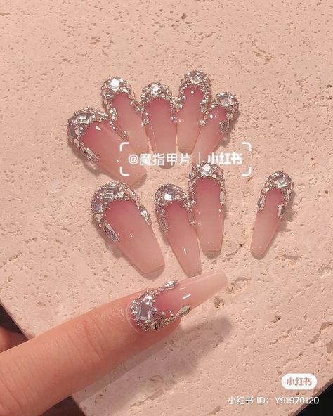 Wedding Nails Luxury, Korean Nail Art Gems, Crystal Nails Designs, Ootd Instagram, Asian Nails, Beauty Nails Design, Stylish Nails Designs, Really Cute Nails, Nail Swag