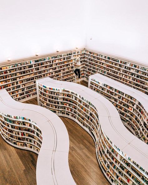 Library at Orchard, Singapore | Travel Couple Sue & Renesh + www.travelinoureyes.com  #singapore #library #moderndesign Instagrammable Places In Singapore, Singapore Instagrammable, Singapore Library, Singapore Moodboard, Singapore Ootd, Library Singapore, Orchard Singapore, Singapore Vacation, Places In Singapore