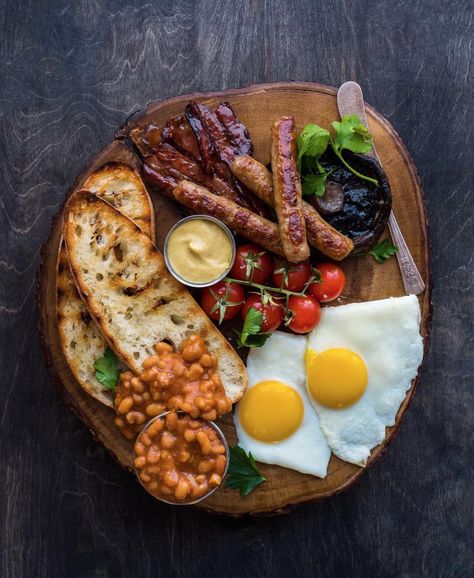 Sandwich Torte, Breakfast Platter, Full English Breakfast, Instagram Breakfast, Big Breakfast, English Breakfast, Food Platters, Sausages, Food Presentation